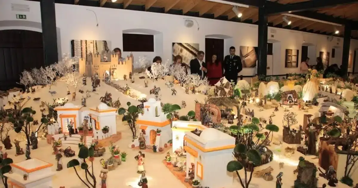Exposição de presépio natalício tradicional português.