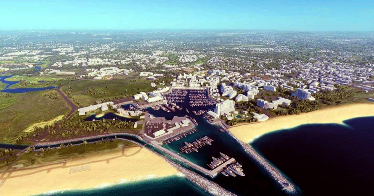 Vista aérea de cidade costeira moderna com marina.